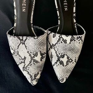 Flats snake new